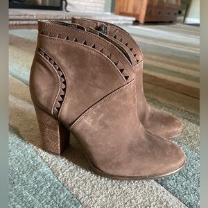 Vince Camuto Fritan Brown Nubuck Leather Ankle Boots Size 5.5